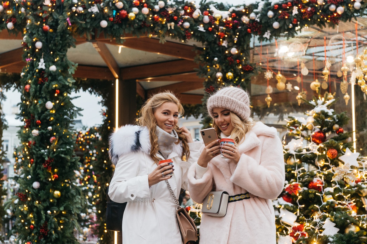 Hoe Je Je Huis Kunt Versieren Met Kerstmarktvondsten: Creatieve Ideeën om Decoraties en Souvenirs van Kerstmarkten te Gebruiken om Je Huis in Kerstsfeer te Brengen